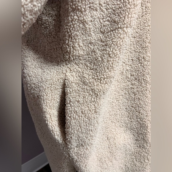 JOIE Teddy OVERSIZED Shacket SHERPA Jacket - Picture 7 of 13